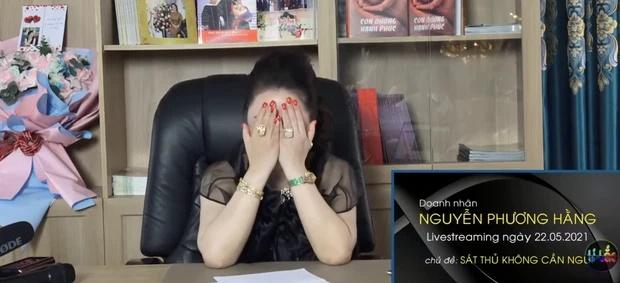 2 viên kim cương to như hột mít của bà Phương Hằng khiến người xem khó tập trung-2