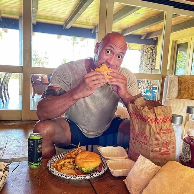 Bữa ăn của người hùng cơ bắp Dwayne Johnson khiến ai cũng sốc-8