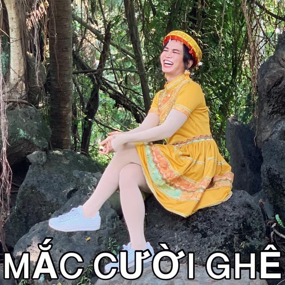 Xôn xao BB Trần thi hoa hậu, khoe luôn trang phục dân tộc và dạ hội-3