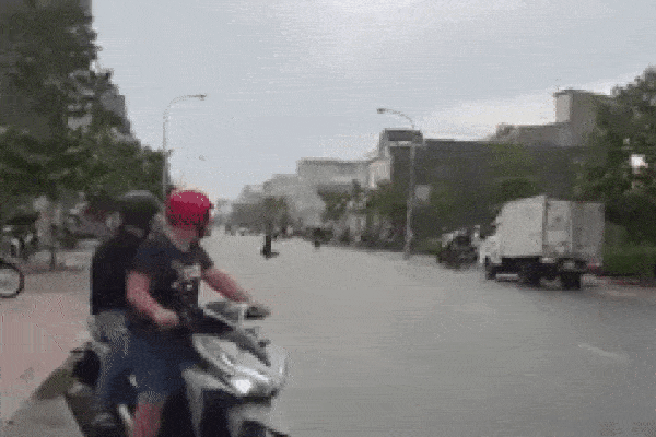 Clip: Racing boy tụ tập đua xe gây náo loạn, mài cả người xuống đường-1