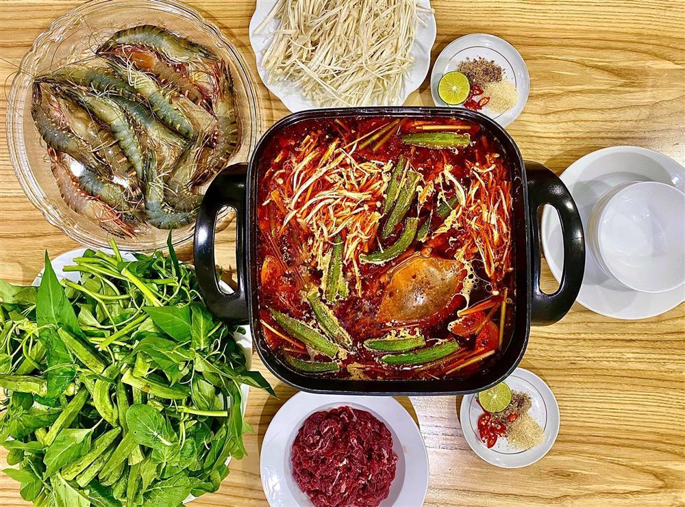 Chán ăn cơm những ngày Hà Nội oi nóng, MC Đan Lê làm ngay món cuốn đơn giản để hạ hỏa-5