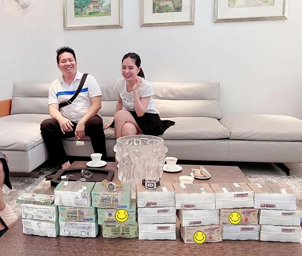 Đoàn Di Băng và chồng đại gia mang 6 tỷ tiền mặt mua đồng hồ phát một-2