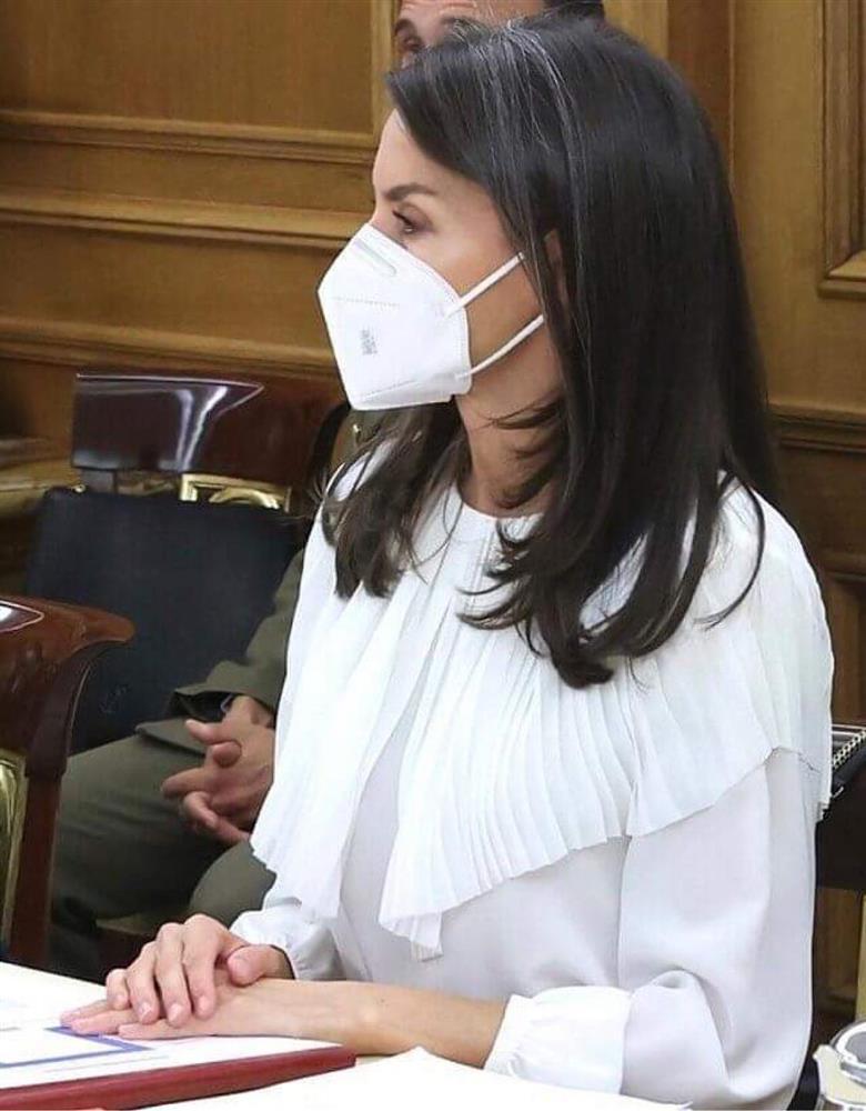 Hà Hồ và Mai Phương Thúy đều lộ dấu hiệu tuổi già vì tóc bạc-5