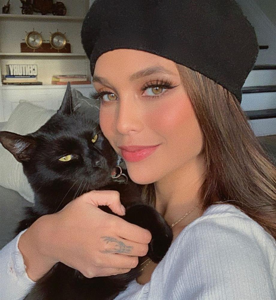 SỐC: Tân Á hậu Miss Universe bị phát hiện gần 10 hình xăm hầm hố-12