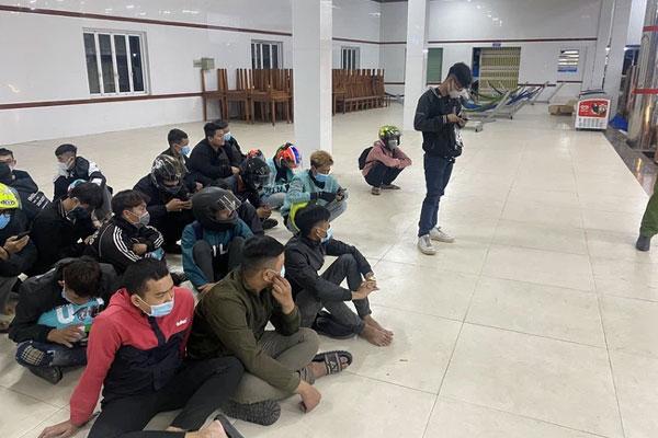 Clip: Quái xế đại náo trạm xăng, bảo vệ tung chiêu khống chế-1