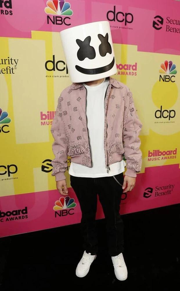 Marshmello tiếp tục kín như bưng