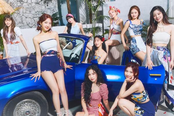 Nayeon tung ảnh TWICE, fan ngao ngán JYP và phát hiện Jeongyeon bay màu?-7