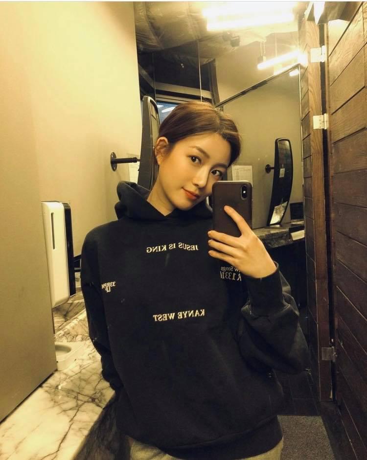 Nhan sắc và gia thế không phải vừa của tình mới Lee Seung Gi-7