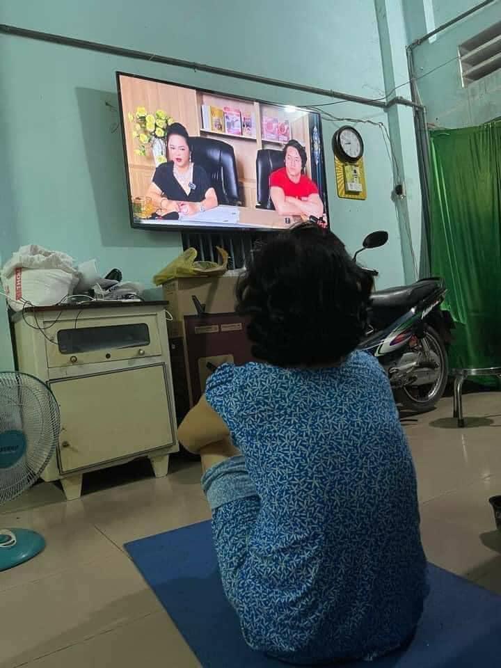 Không tin nổi vạn biểu cảm hóng livestream bà Phương Hằng của dân mạng-5