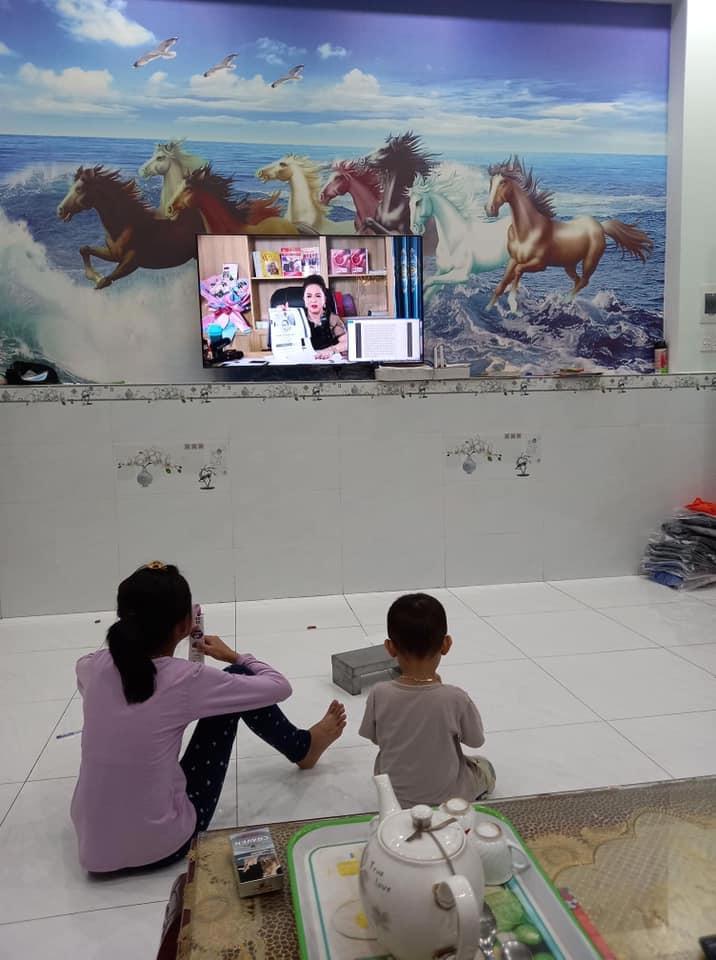 Không tin nổi vạn biểu cảm hóng livestream bà Phương Hằng của dân mạng-6