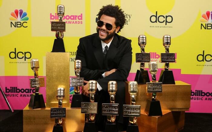 The Weeknd chơi lớn với màn đua xe đạt 100 điểm tại Billboard Music Awards 2021-4