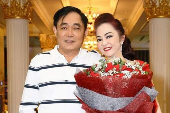 Bất ngờ hành động của ông Dũng 'Lò Vôi' khi vợ bận đấu đá với showbiz