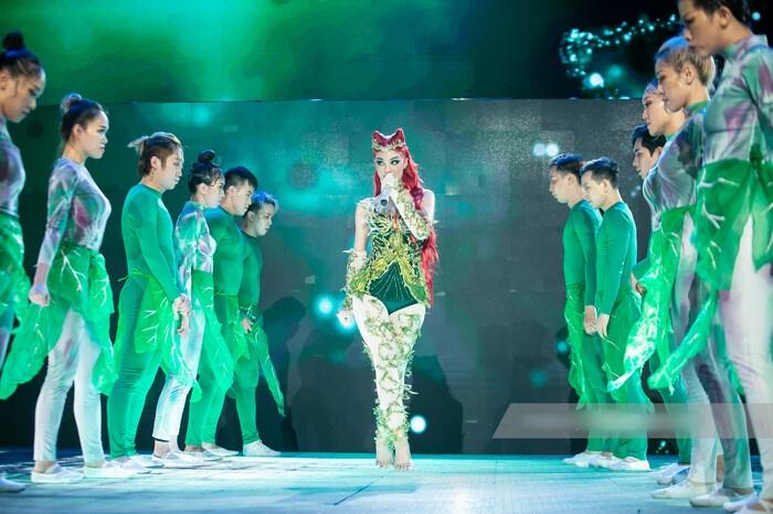 Lona Kiều Loan bị chê đùi to chân ngắn tại The Heroes-5