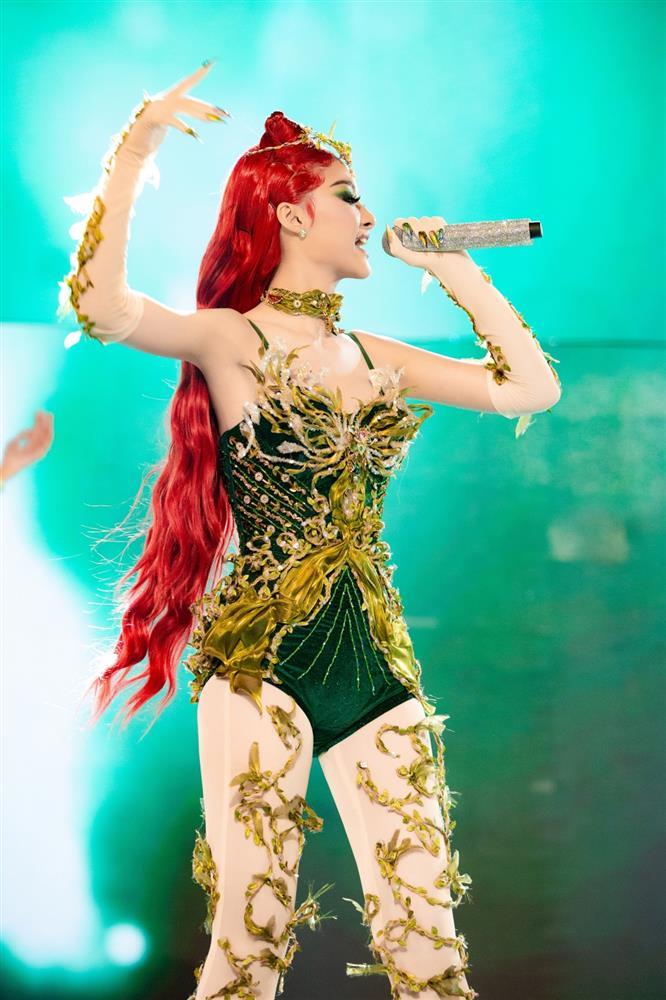 Lona Kiều Loan bị chê đùi to chân ngắn tại The Heroes-3