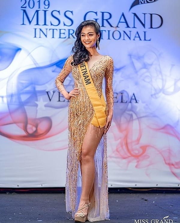 Lona Kiều Loan bị chê đùi to chân ngắn tại The Heroes-8