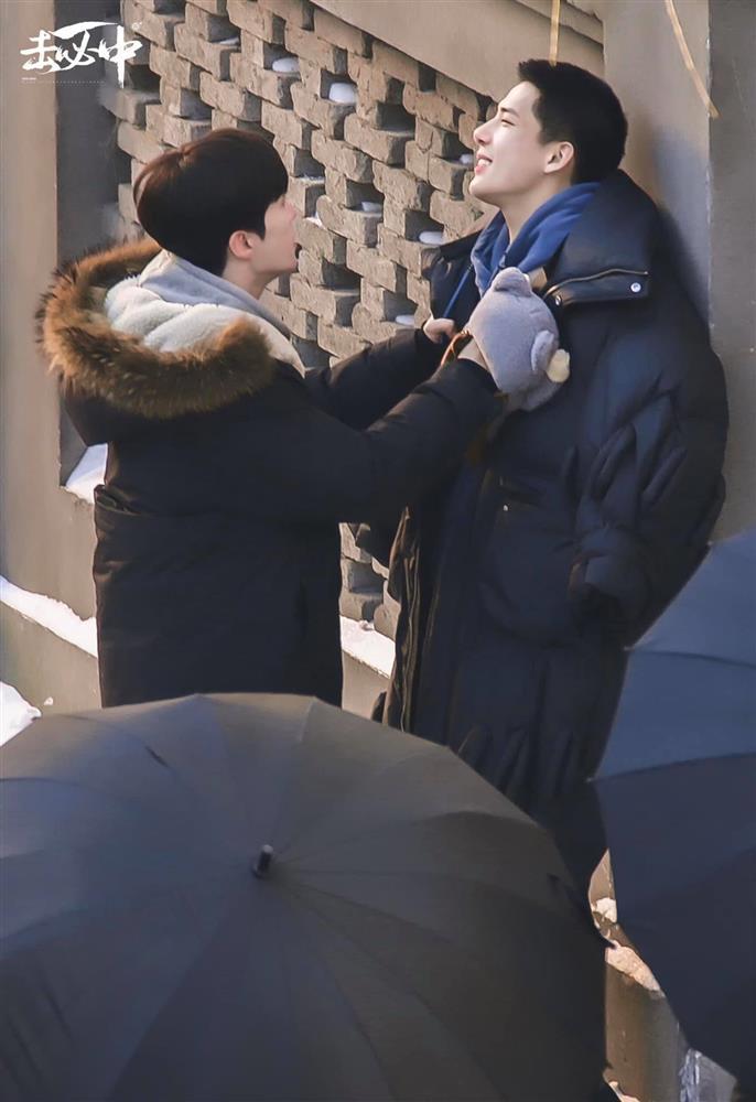 Loạt ảnh hậu trường đẹp như poster của phim đam mỹ Vai Trái Có Cậu-4