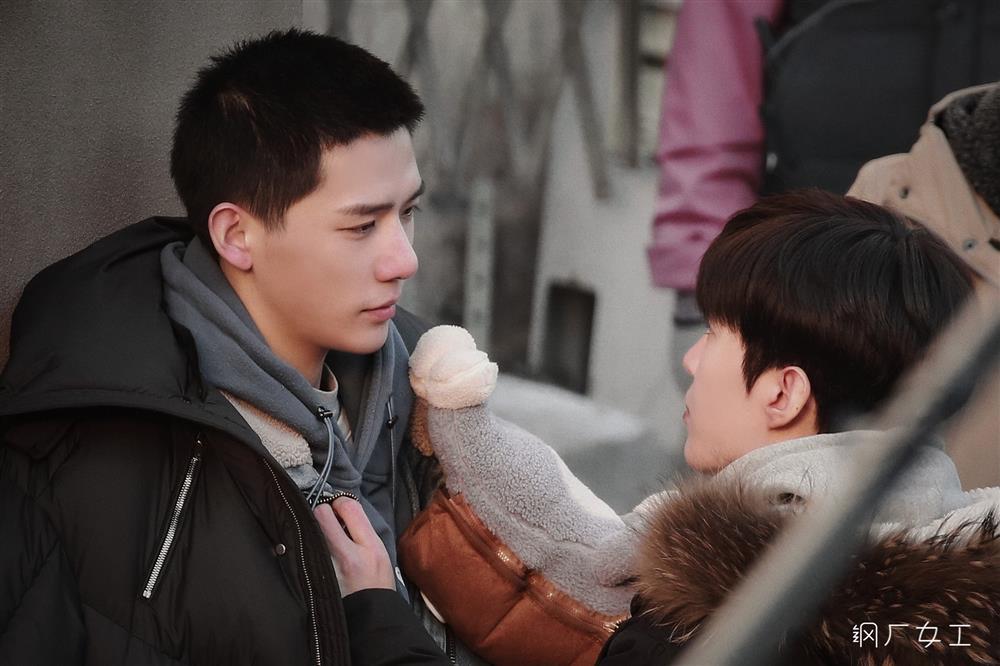 Loạt ảnh hậu trường đẹp như poster của phim đam mỹ Vai Trái Có Cậu-11