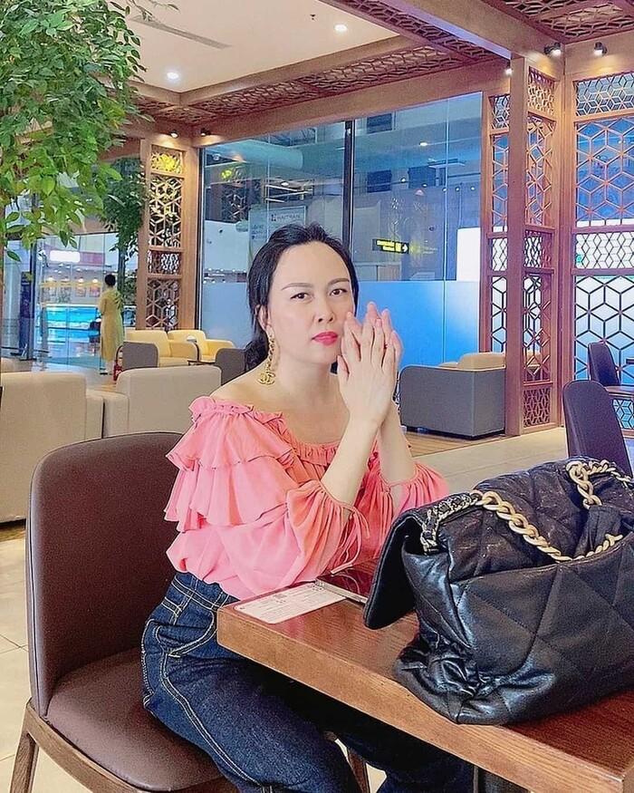 Phượng Chanel được khen khi mặc lại áo 3 năm trước, chỉ là mix cao tay hơn-2