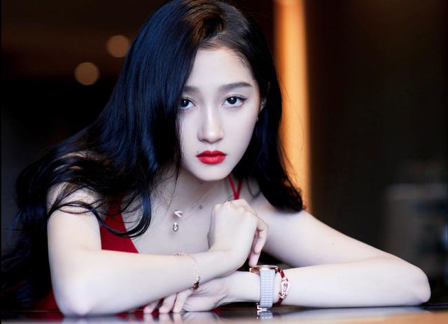 Quan Hiểu Đồng chụp ảnh tốt nghiệp làm màu, thực tế vẫn chưa học xong?-5