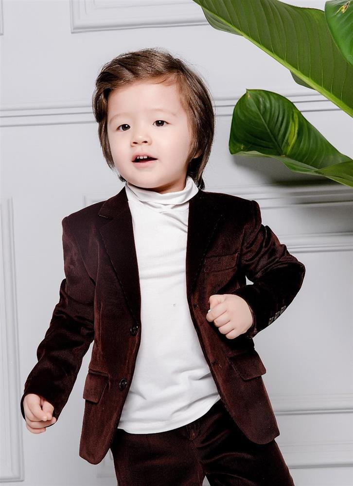 Quý tử nhà Elly Trần học online mùa dịch: Gây choáng vì trổ mã như soái ca-8