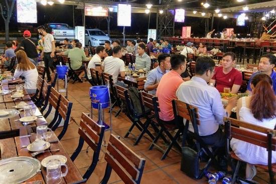 Hà Nội tạm dừng các cơ sở dịch vụ ăn, uống từ 12h ngày 25/5