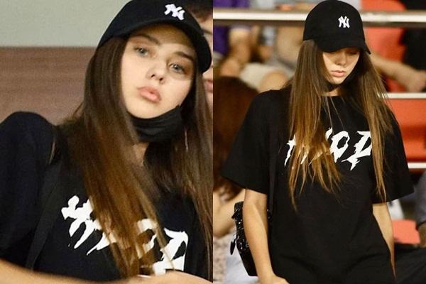 Bạn gái mẫu Tây của Bùi Tiến Dũng lúc ở nhà với khi ra ngoài có gì khác?-9