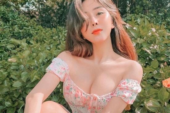 Gái xinh sexy gần triệu follow 'la làng' vì bị giả mạo lừa tiền và tình