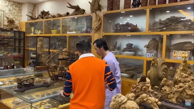 Thú chơi Hoài Linh: Đong kim cương bằng lon, ngửi trầm hương chục tỷ-9