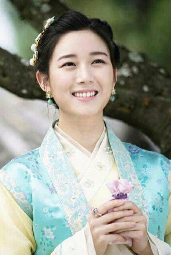 Profile tình mới Lee Seung Gi: Sự nghiệp mờ nhạt nhưng nhan sắc chuẩn hoa hậu-4