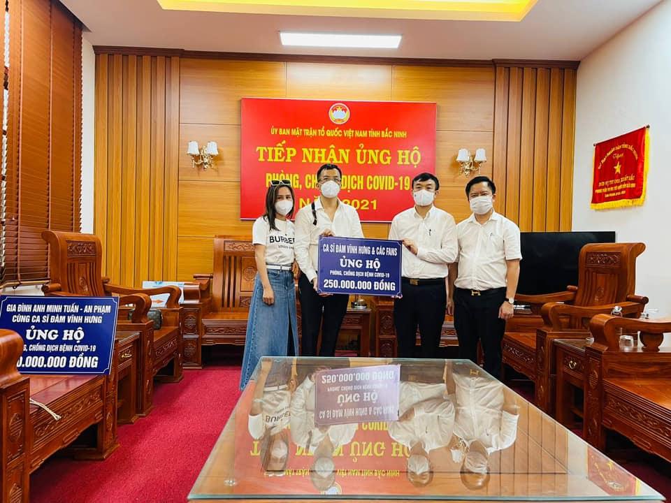 Phản ứng của Đàm Vĩnh Hưng khi bị nhắc viết tên từ thiện kiểu gì?-1