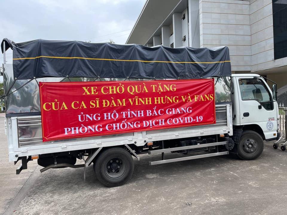 Phản ứng của Đàm Vĩnh Hưng khi bị nhắc viết tên từ thiện kiểu gì?-6