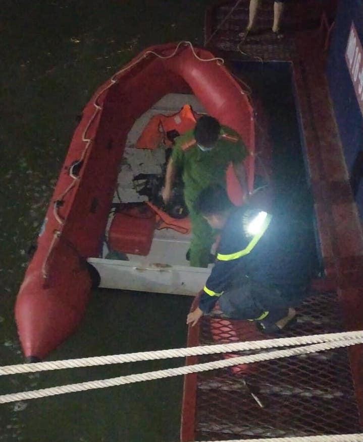 Nghi vấn thầy giáo để xe SH trên cầu rồi nhảy sông tự tử trong đêm-3