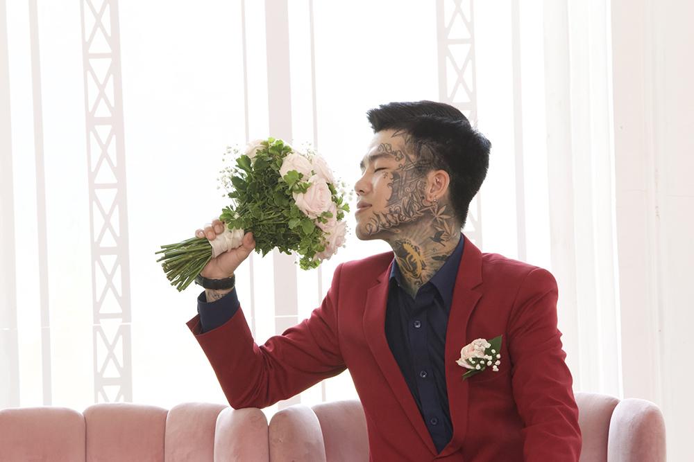 Cô gái xinh đẹp yêu chàng thợ xăm kín mặt: Gặp anh là may mắn đời em-4