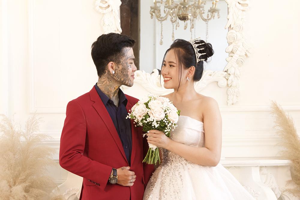 Cô gái xinh đẹp yêu chàng thợ xăm kín mặt: Gặp anh là may mắn đời em-5