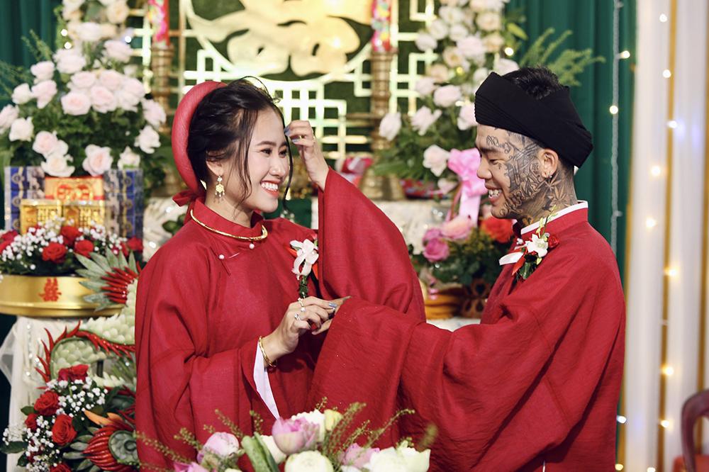 Cô gái xinh đẹp yêu chàng thợ xăm kín mặt: Gặp anh là may mắn đời em-8