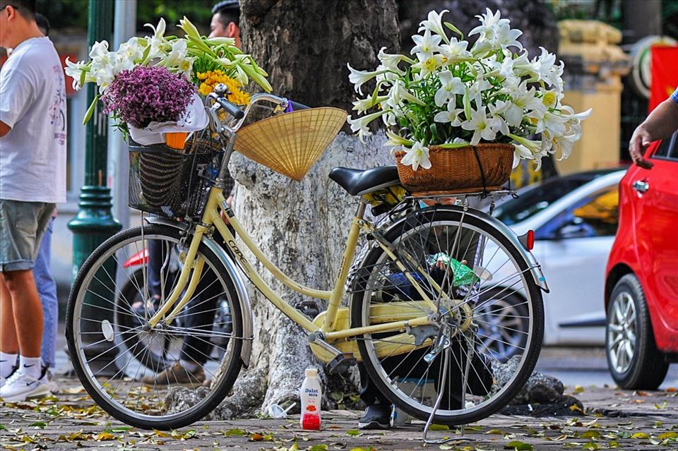 Đường phố Hà Nội 12h trưa vắng lặng như mùng 1 Tết-6