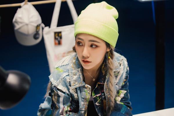 Nghi vấn Du Uyên có tình mới, fan đứng ngồi không yên-7