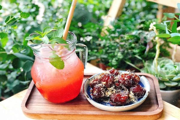 Vào mùa, học lỏm ngay cách làm vải ngâm đường để dành pha trà giải khát mùa hè-10