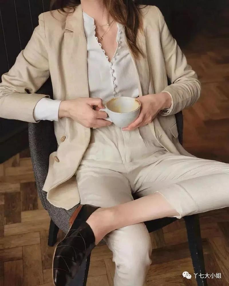 Mặc đẹp không trượt phát nào với gam màu trà sữa hot trend 2021-4