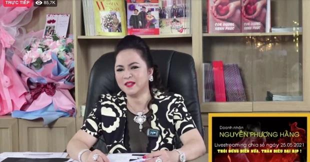 Bà Phương Hằng quát nhân viên ngay sóng livestream: Ồn ào quá!-1