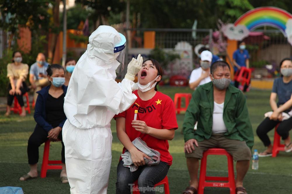 3 nhân viên y tế ở Bắc Giang lây nhiễm Covid-19, Hải Dương phát thông báo khẩn-1