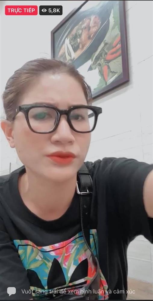 Trang Trần tranh thủ bán hàng chờ hacker nhà bà Phương Hằng caosu-2