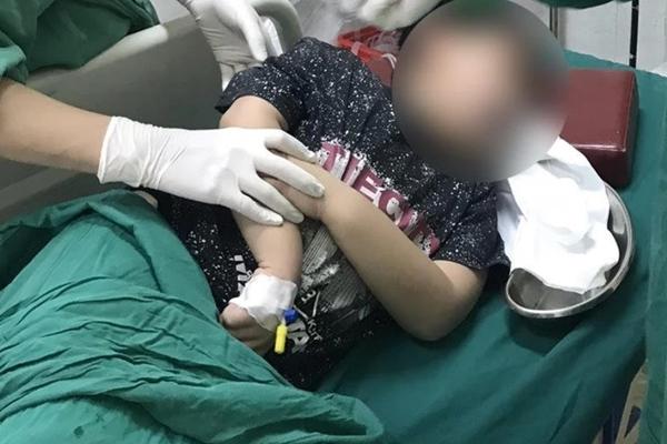 Bé trai 3 tuổi tử vong vì nuốt phải đinh ở trường mầm non-2