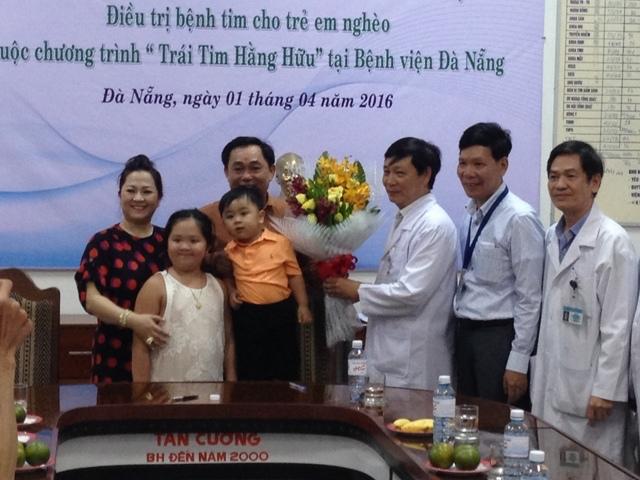 Bà Phương Hằng giản dị đi từ thiện khác xa lúc livestream bóc phốt-5