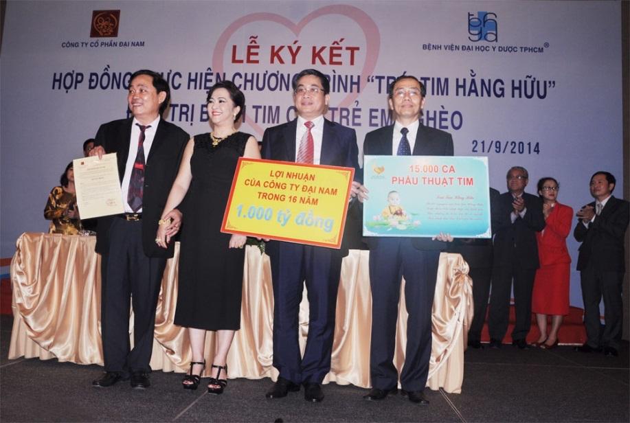 Bà Phương Hằng giản dị đi từ thiện khác xa lúc livestream bóc phốt-7