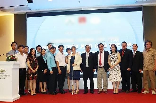 Bà Phương Hằng giản dị đi từ thiện khác xa lúc livestream bóc phốt-6