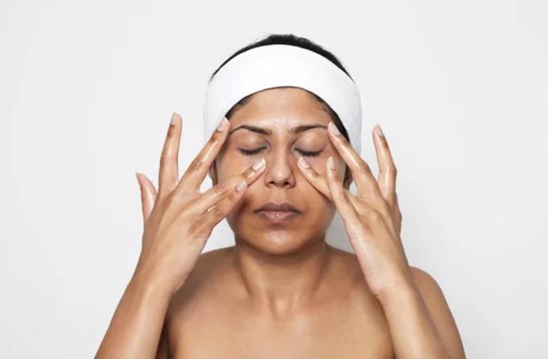 Phương pháp massage mặt thần thánh loại bỏ vùng da già nua, chảy xệ-4