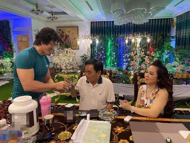 Ảnh cận từng ngóc ngách biệt thự 2.400m2 bà Phương Hằng ở trung tâm Sài Gòn-12