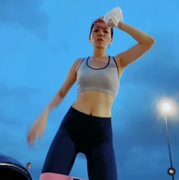 Lệ Quyên vẫn mải mê chọn góc quay phản cảm nhất-3