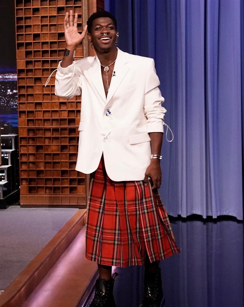 Nhiều sao nam chuộng mặc váy-1